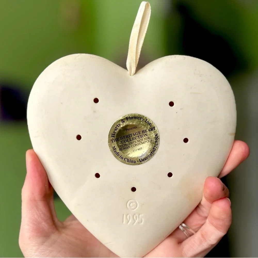VTG Charmingly Dainty Heart Shaped Friend & Floral Porcelain Wall Decor Art
